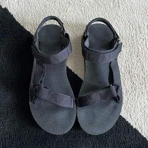 Teva Midform Black Sandals size 8